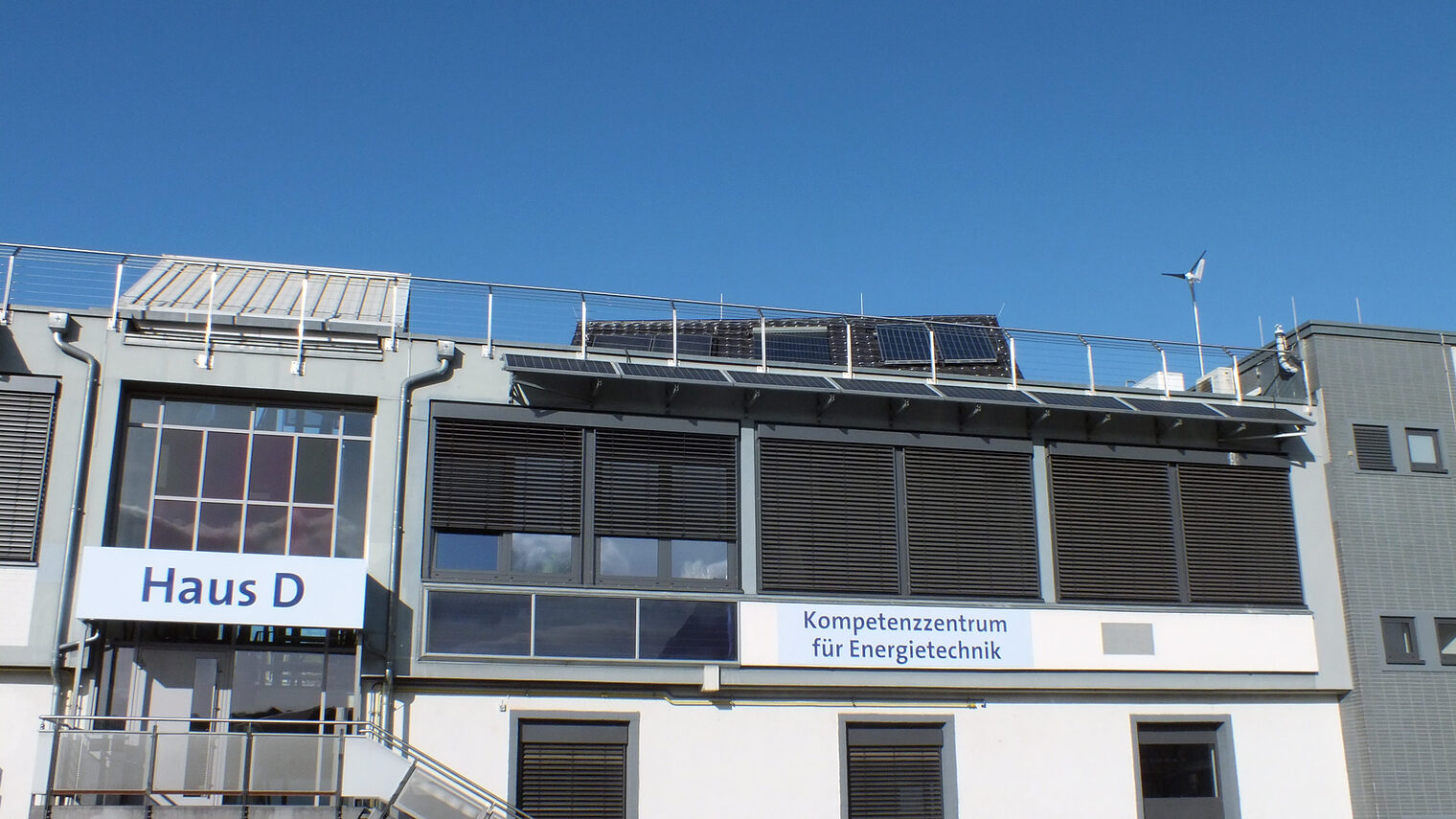 Kompetenzzentrum für Energietechnik Ansicht Haus D Eingang