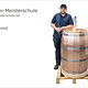 Portrait Luca Schmid mit seinem Bierfass mit Zapfanlage als Spenglermeisterstück