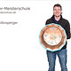 Portrait Ludwig Killinsperger mit seiner Wanduhr als Spenglermeisterstück