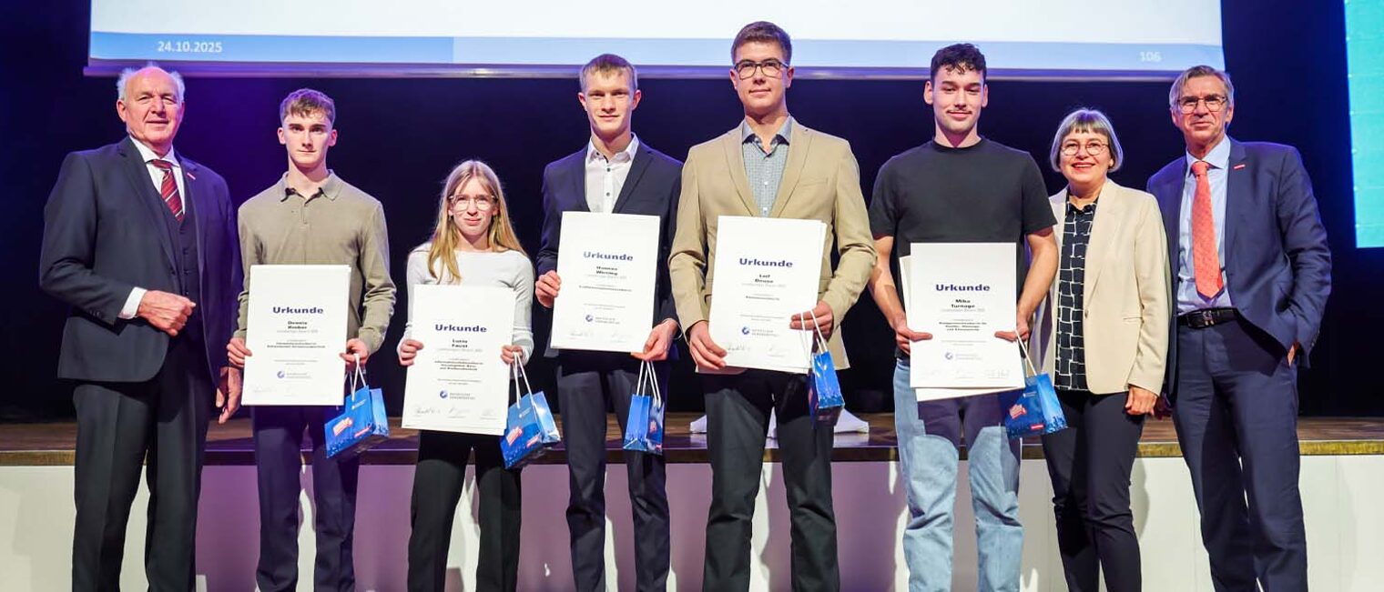 Gruppenfoto Landessieger auf Bühne
