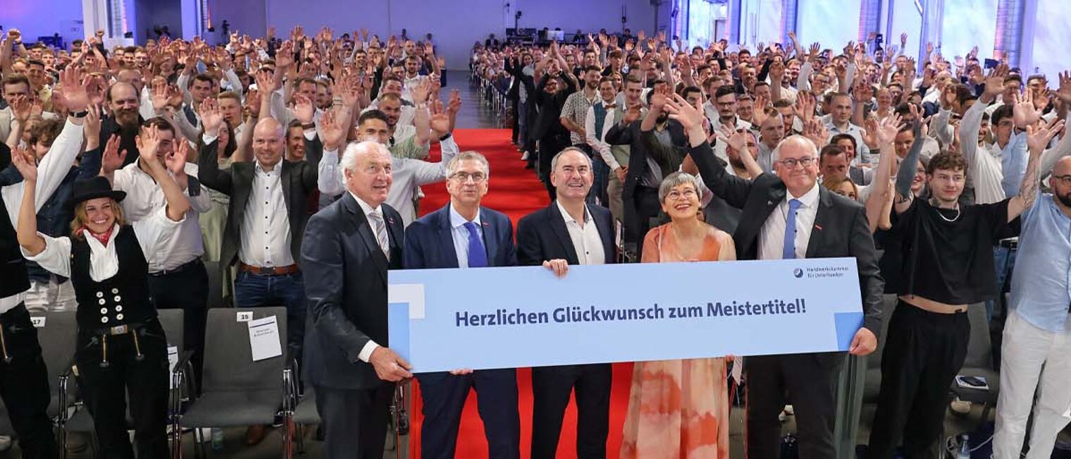 Gruppenfoto des Saals bei der Meisterfeier 2026